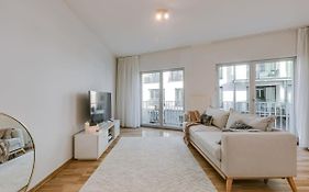Stylish Apartment With Terrace And Balcony